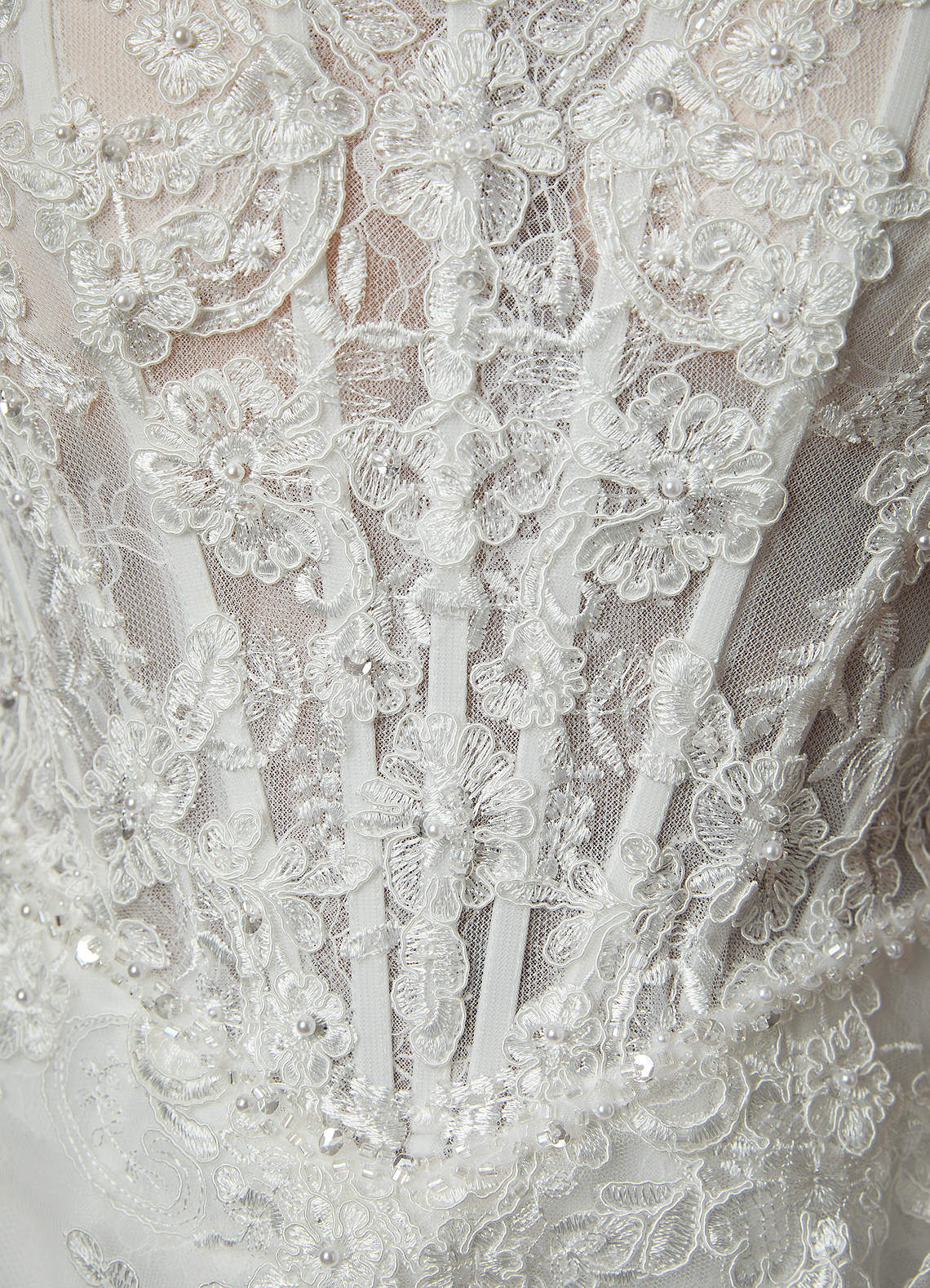 Diamond White Sheath Sweetheart Neckline Lace Dress