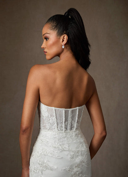 Diamond White Sheath Sweetheart Neckline Lace Dress