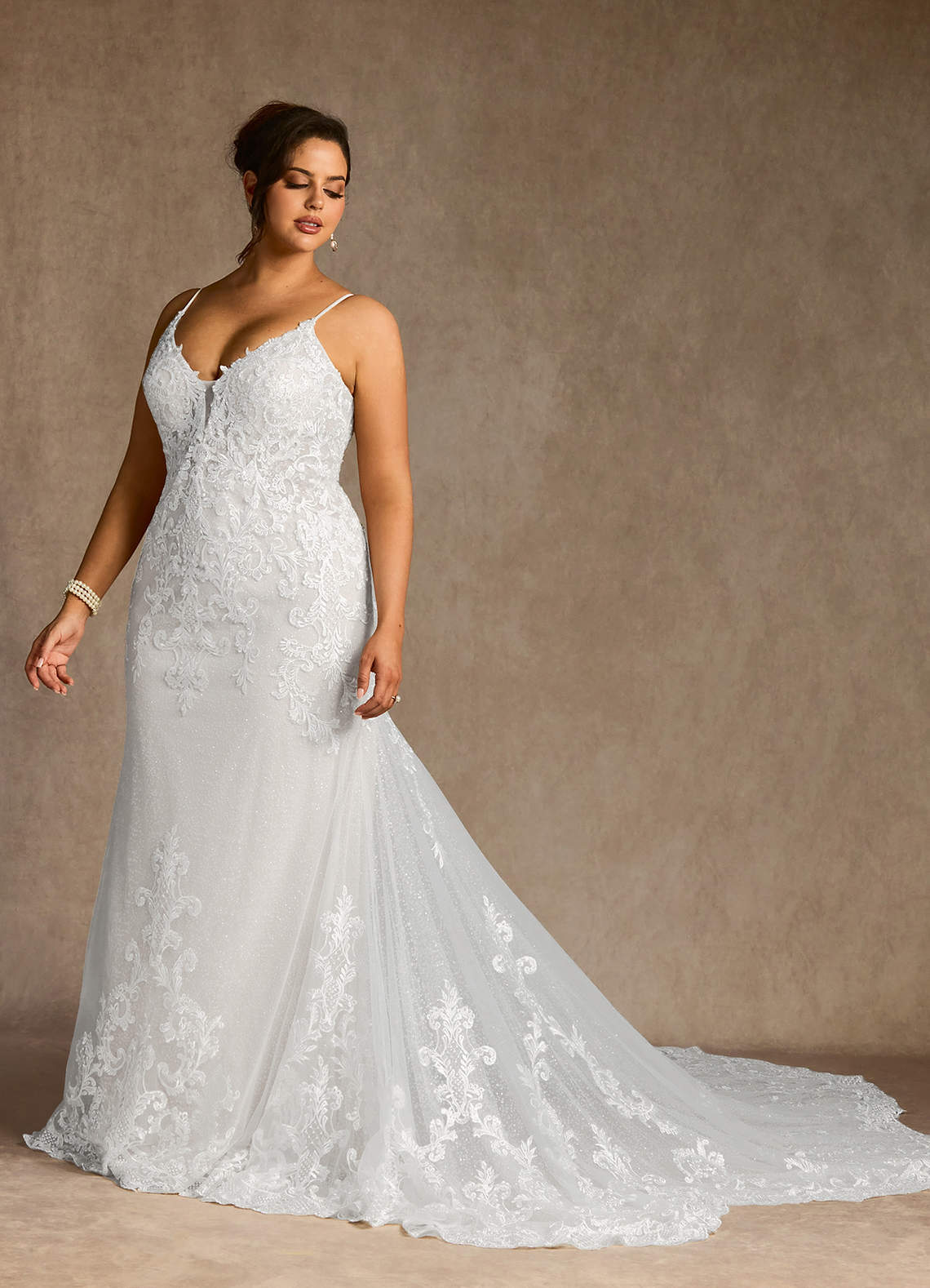 Diamond White Mermaid V-Neck Lace Dress