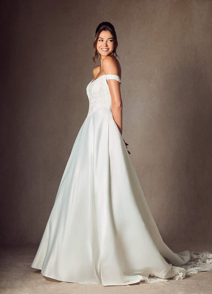 Diamond White Ball-Gown Sweetheart Neckline Lace Dress