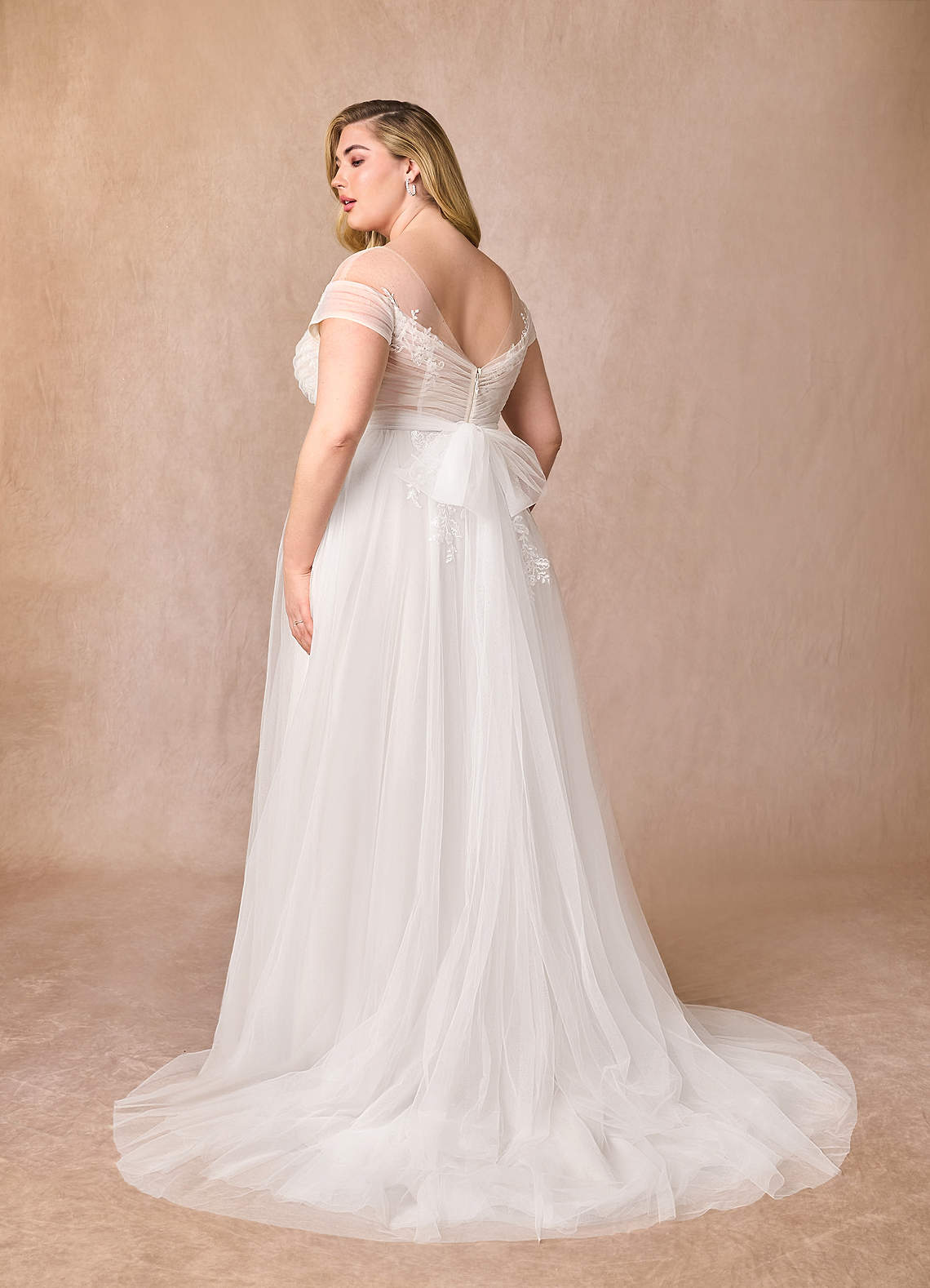 Diamond White A-Line Illusion Off-The-Shouler Lace Tulle Dress