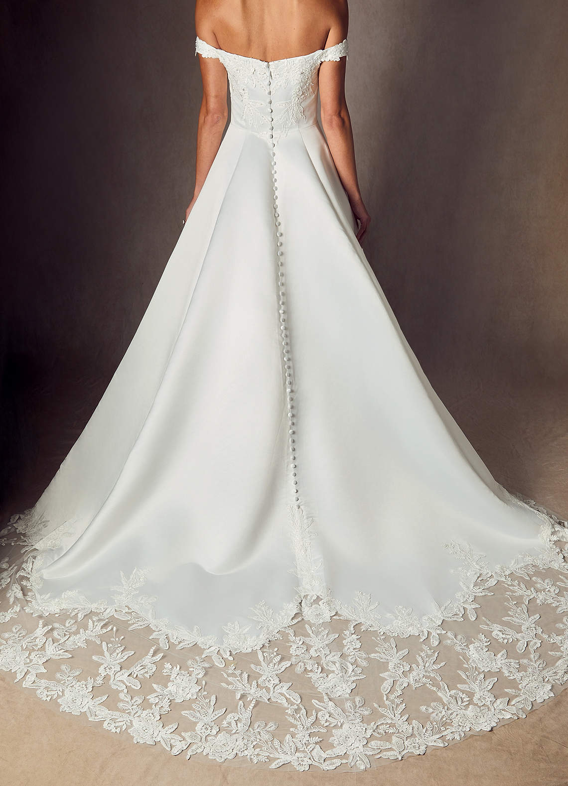 Diamond White Ball-Gown Sweetheart Neckline Lace Dress