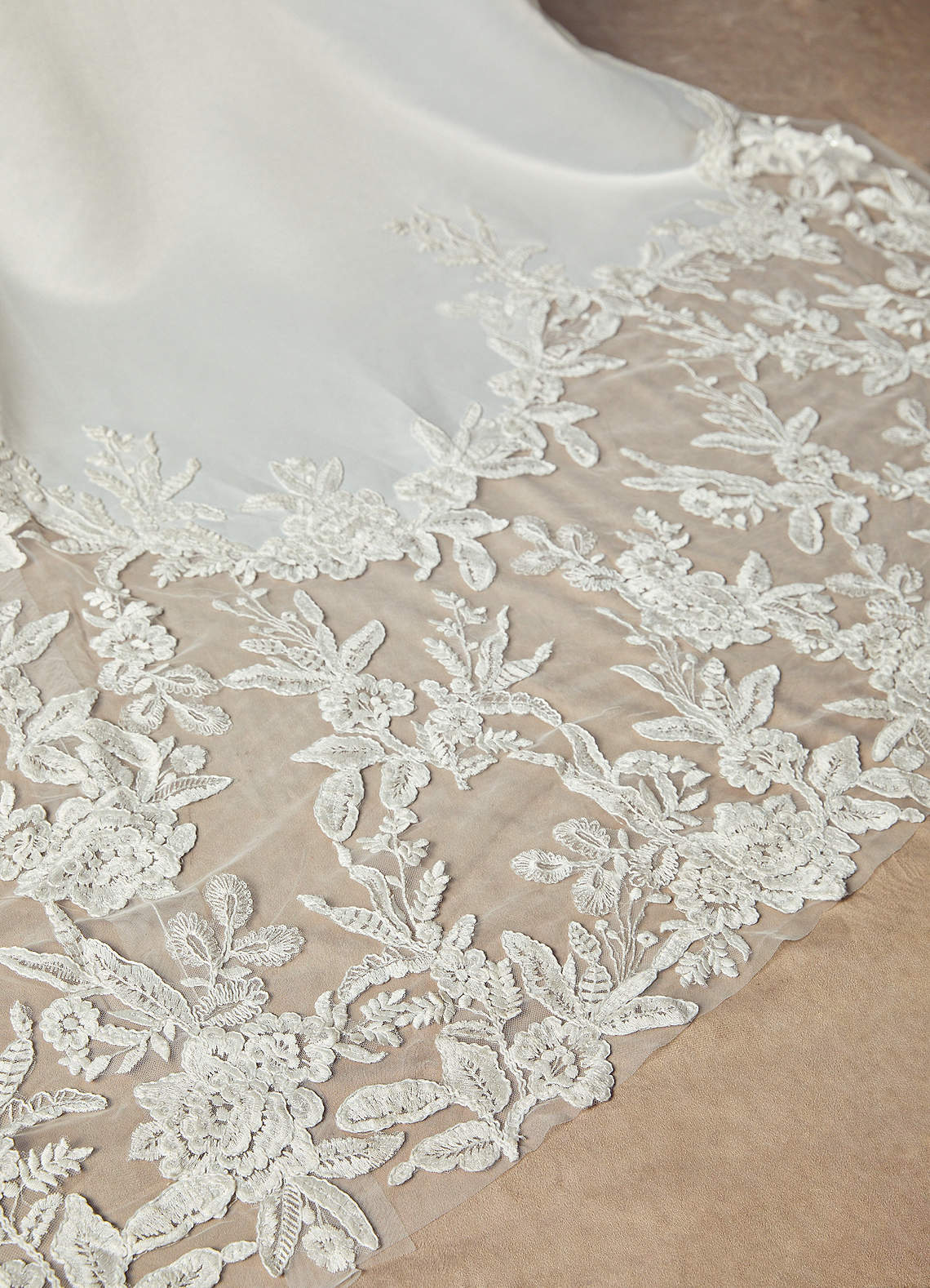 Diamond White Ball-Gown Sweetheart Neckline Lace Dress