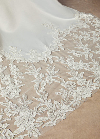 Diamond White Ball-Gown Sweetheart Neckline Lace Dress