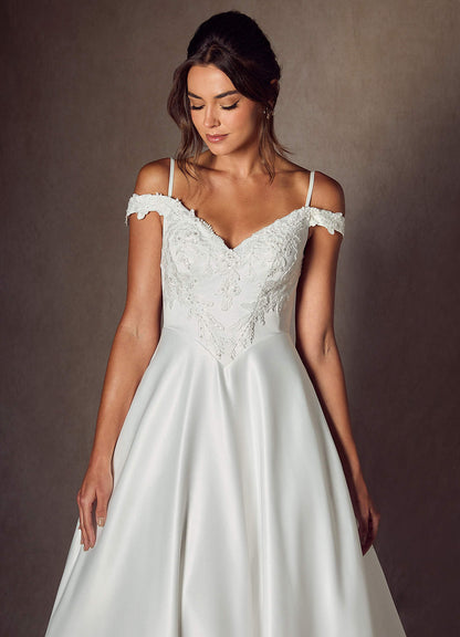 Diamond White Ball-Gown Sweetheart Neckline Lace Dress