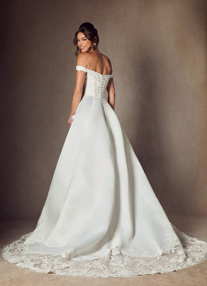 Diamond White Ball-Gown Sweetheart Neckline Lace Dress