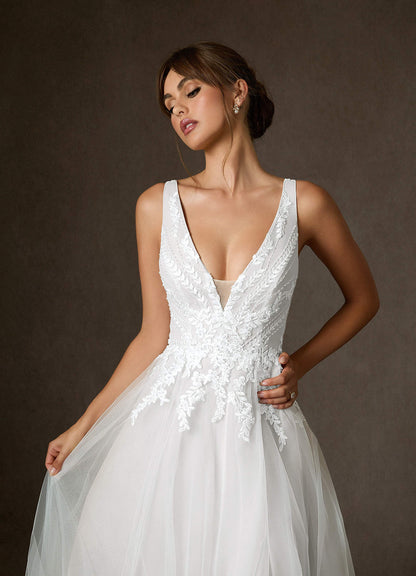 Diamond White A-Line V-Neck Sequins Tulle Dress