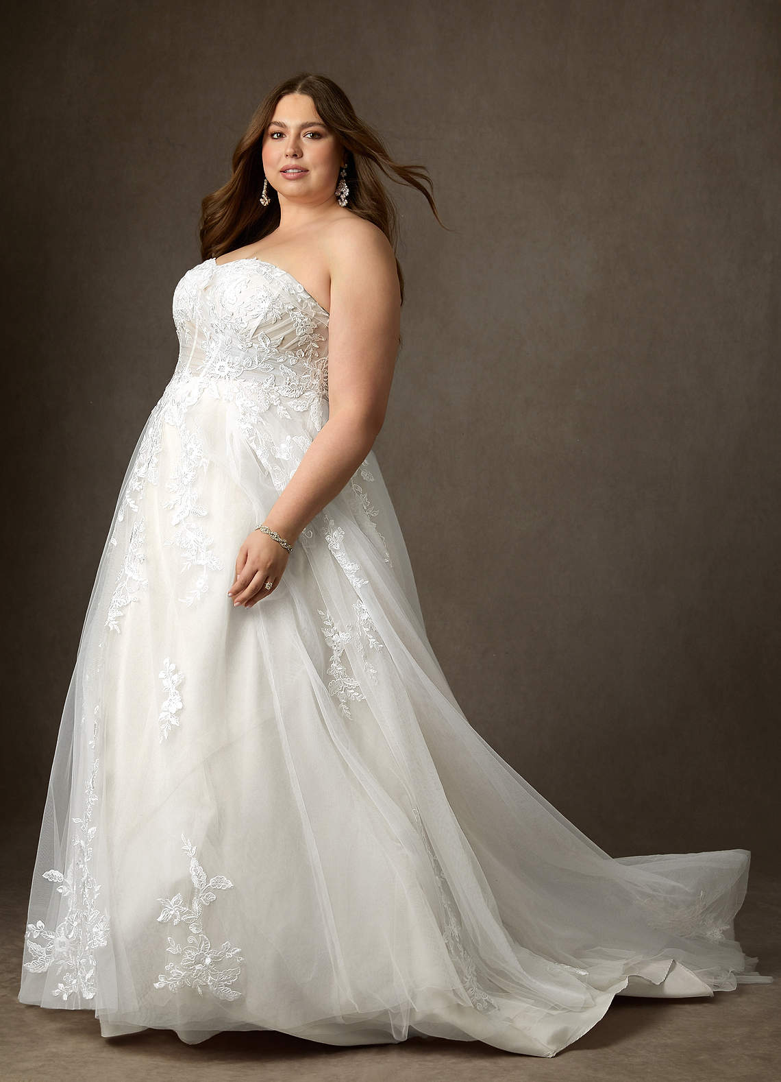 Diamond White Ball-Gown Strapless Lace Dress