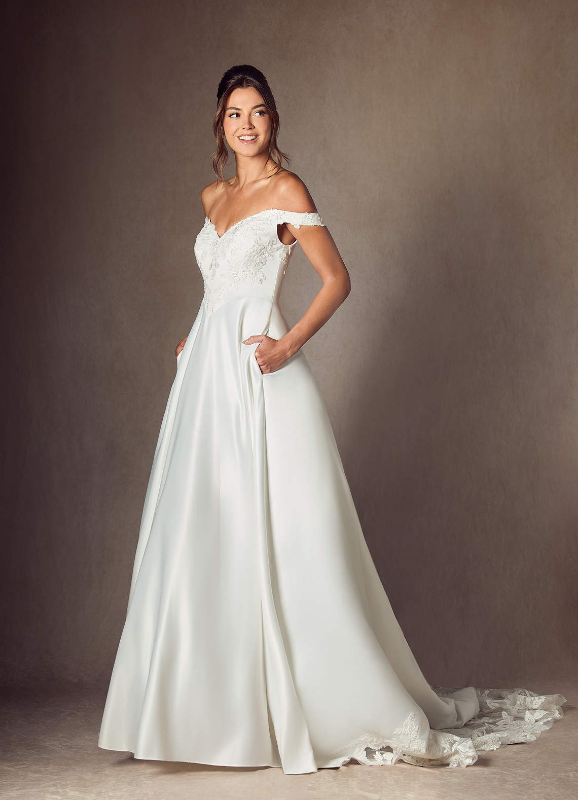 Diamond White Ball-Gown Sweetheart Neckline Lace Dress