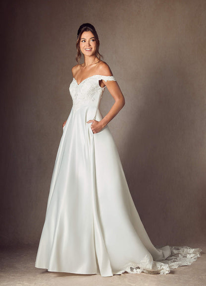 Diamond White Ball-Gown Sweetheart Neckline Lace Dress