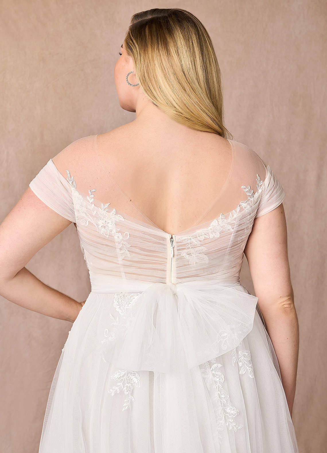Diamond White A-Line Illusion Off-The-Shouler Lace Tulle Dress