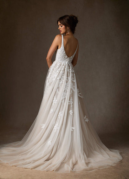 Diamond White A-Line V-Neck Sequins Tulle Dress