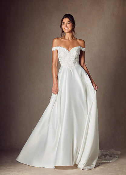 Diamond White Ball-Gown Sweetheart Neckline Lace Dress
