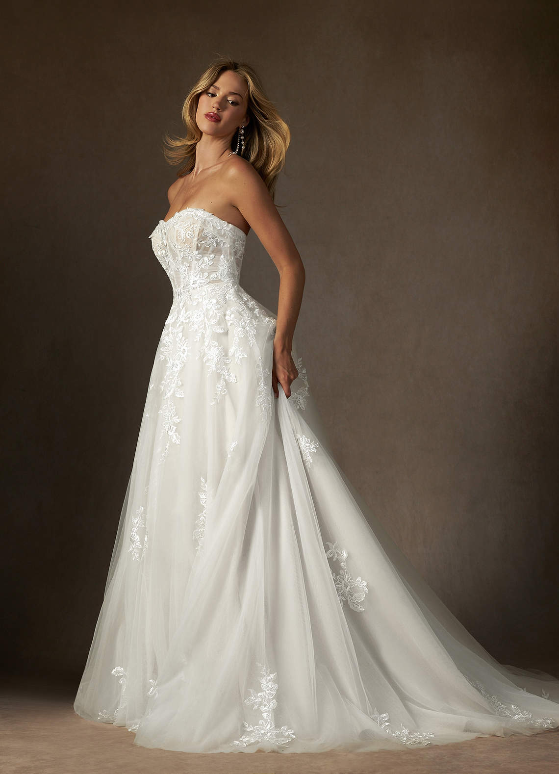 Diamond White Ball-Gown Strapless Lace Dress