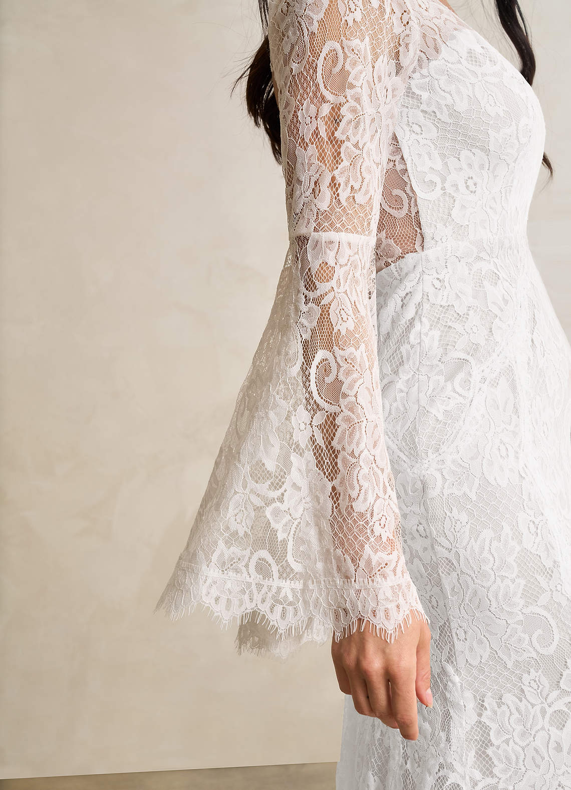 Diamond White Mermaid V-Neck Lace Dress