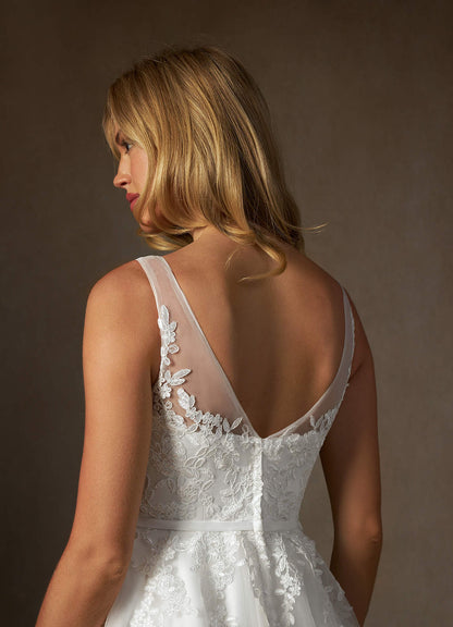 Diamond White A-Line V-Neck lace Satin Dress