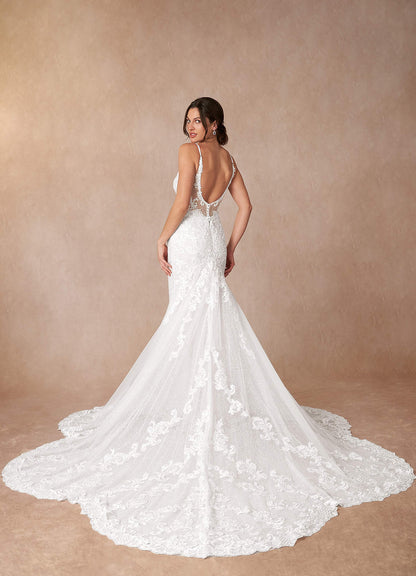 Diamond White Mermaid V-Neck Lace Dress