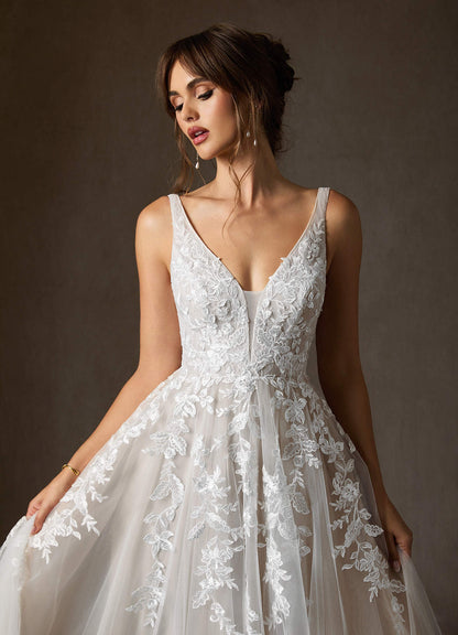 Diamond White A-Line V-Neck Sequins Tulle Dress