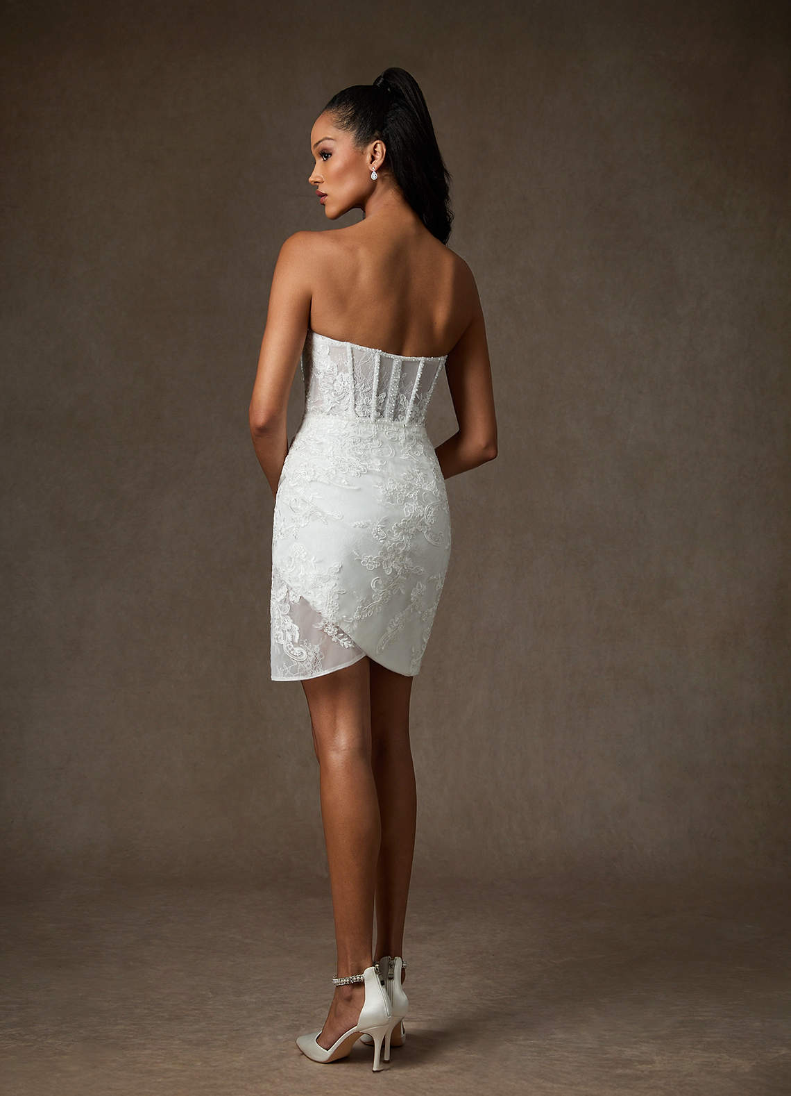 Diamond White Sheath Sweetheart Neckline Lace Dress